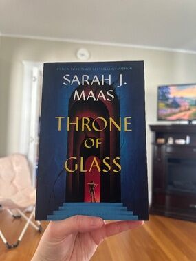 Throne of Glass by Sarah J. Maas, young adult fantasy novel, book 1